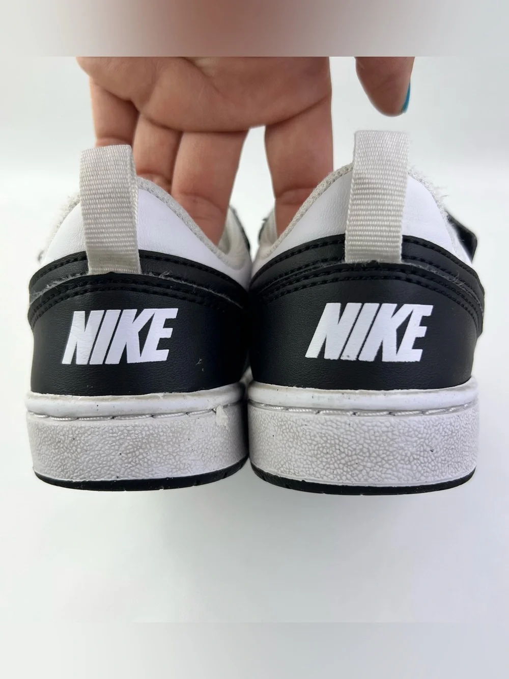 Nike Unisex Kids Low Top Hook & Loop Sneakers Black/White Size 2Y